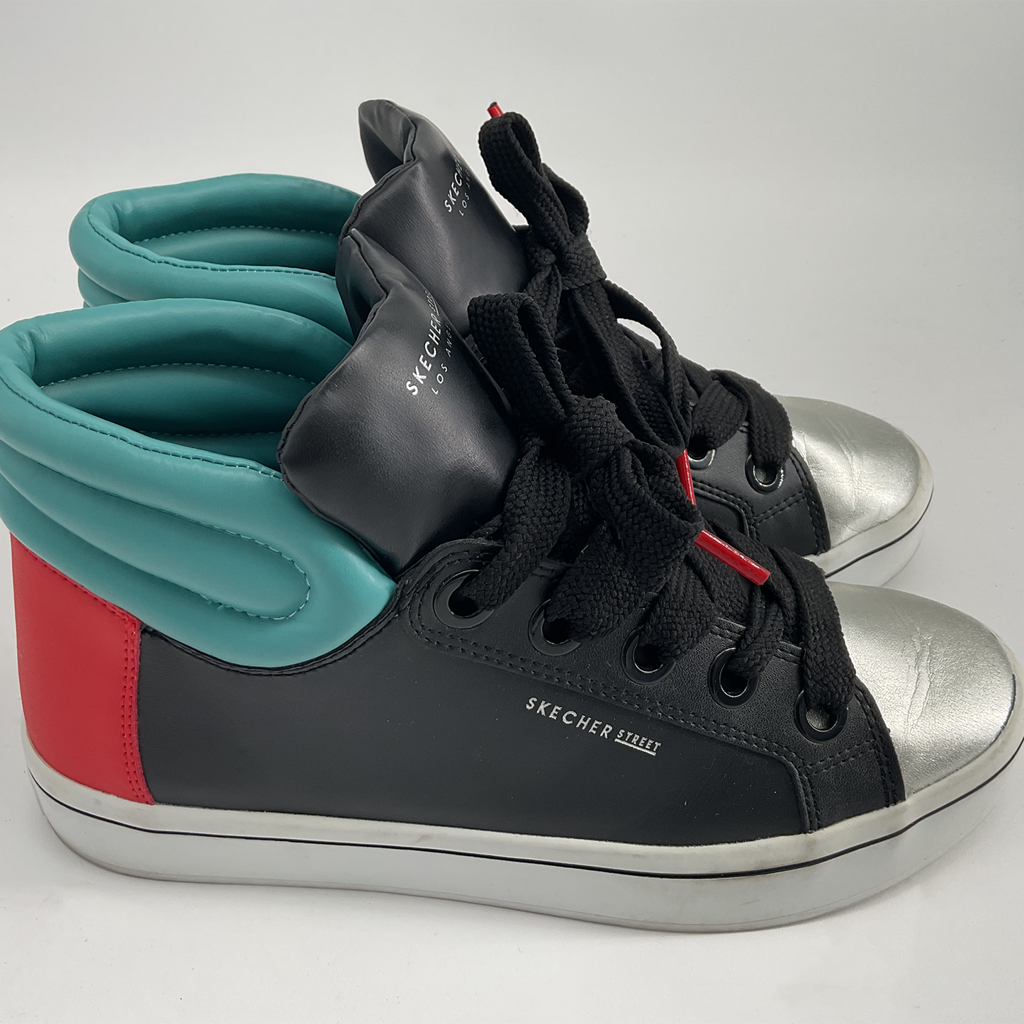 Skecher Street Los Angeles Air Cooled Memory Foam for Women (Size 9) Color Black, Aqua and Red (Used)