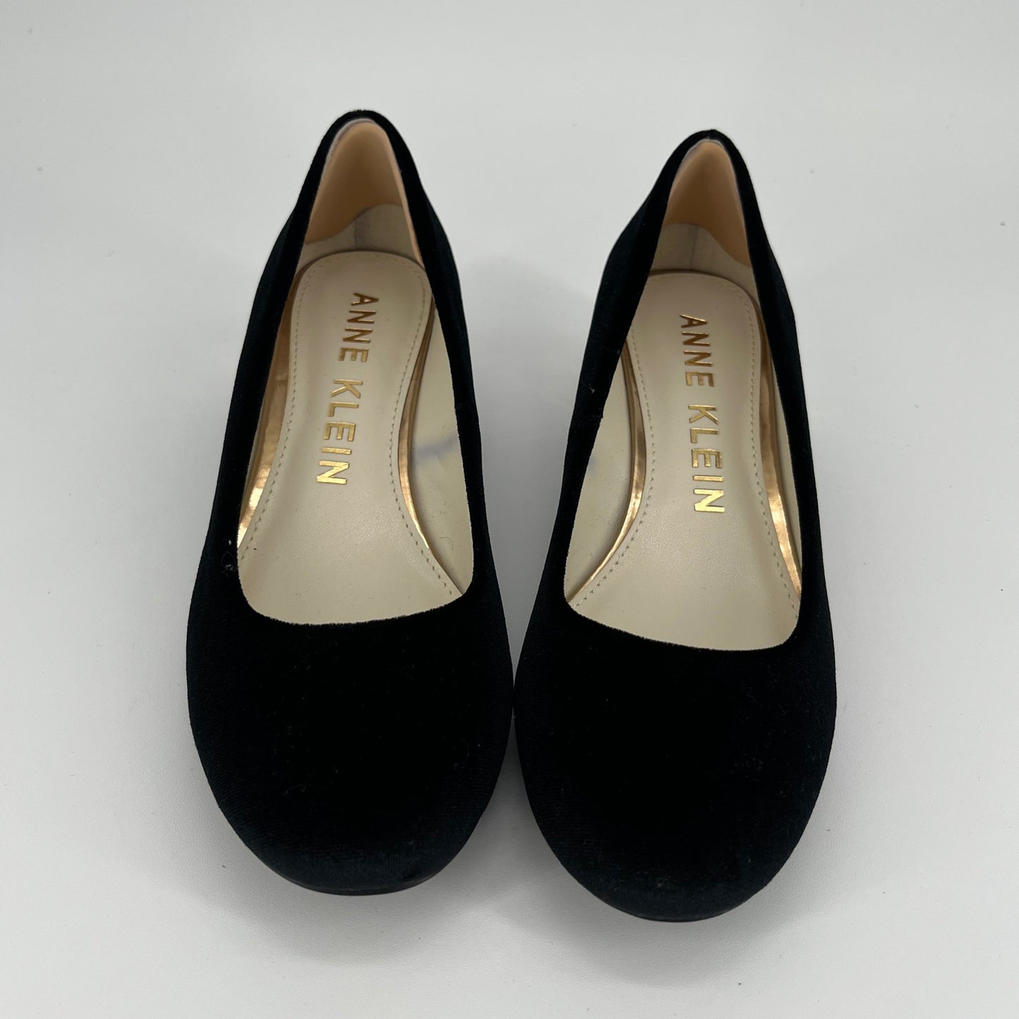 Zapatos Anne Klein de ante negro con suela de diamantes dorados (talla 6 adulto)