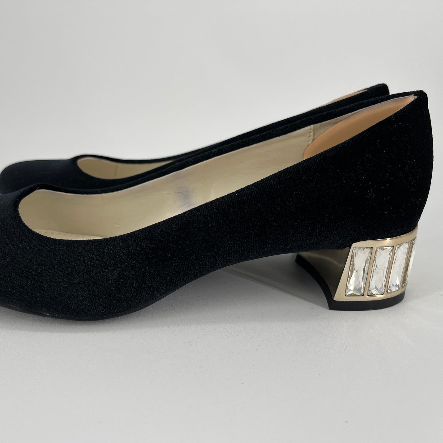 Zapatos Anne Klein de ante negro con suela de diamantes dorados (talla 6 adulto)