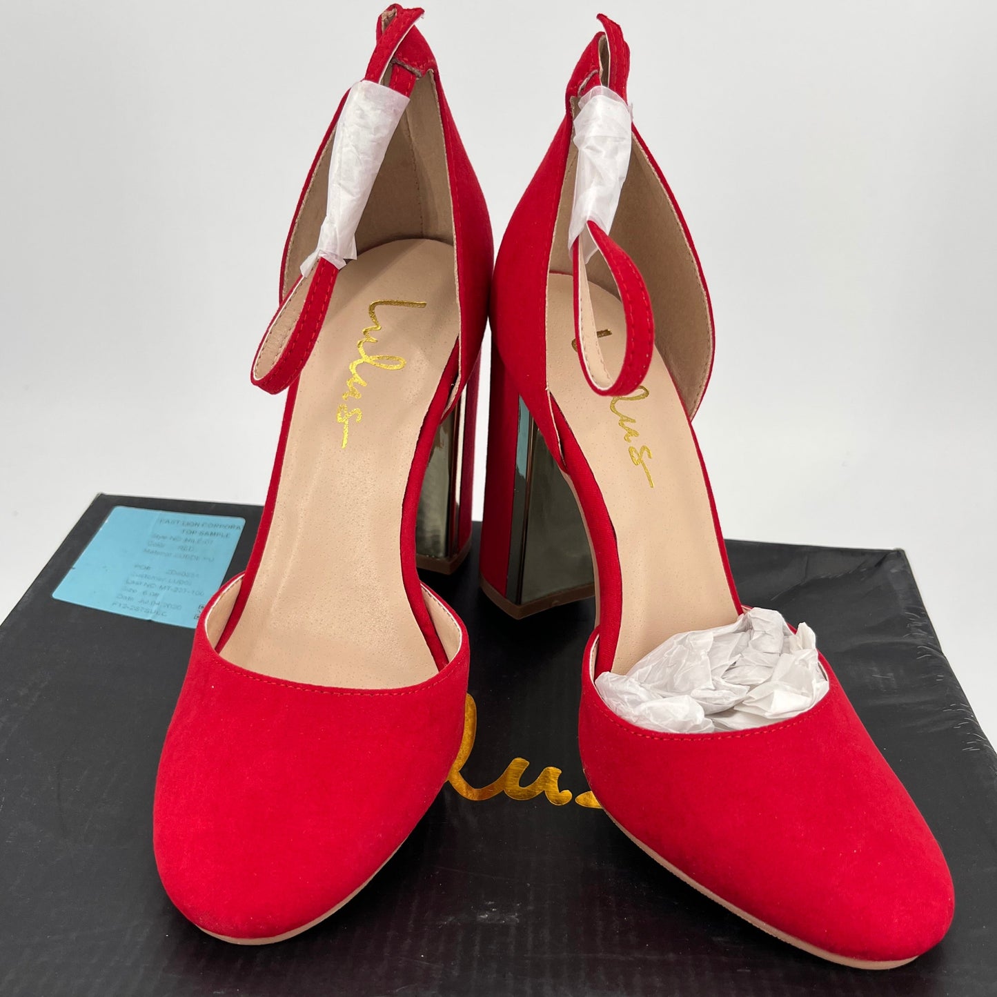 Lulus Laura Tacones altos con correa en el tobillo de gamuza roja - Zapatos de mujer